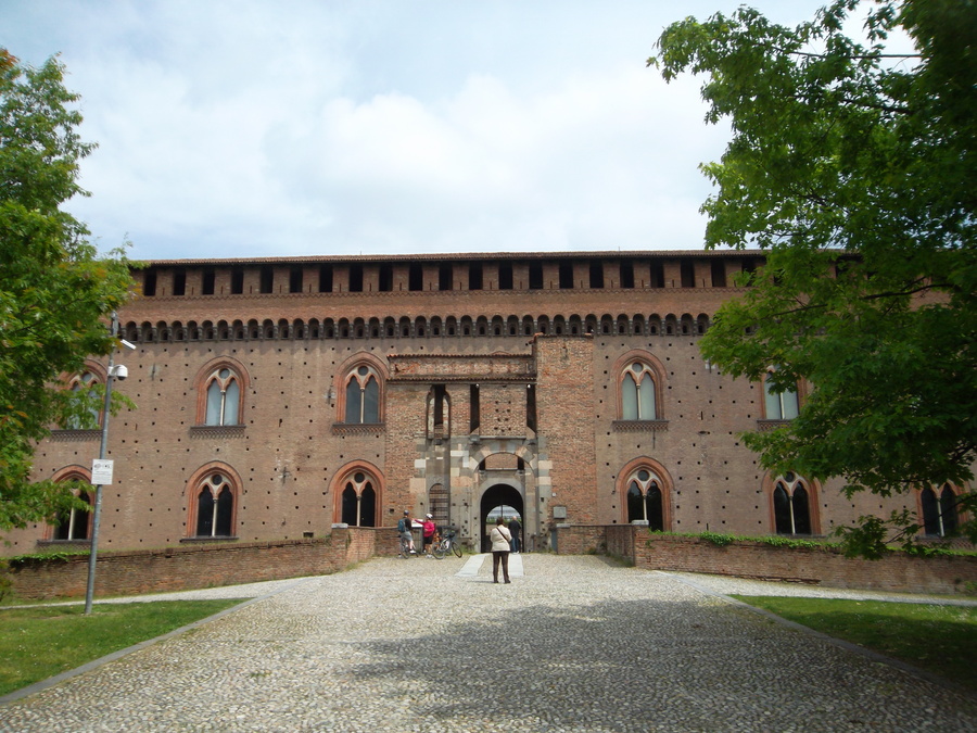 23_castello_visconteo.jpg