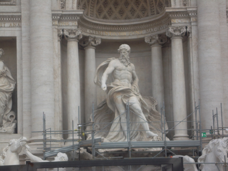 13_fontana_di_trevi_in_restauro.jpg